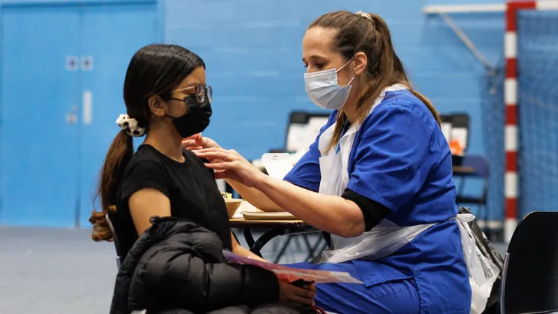 UK Experts Recommend Free MenB Vaccine for All Teenagers Aged 15 to Boost Meningitis Protection