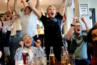 Pubs allowed to stay open