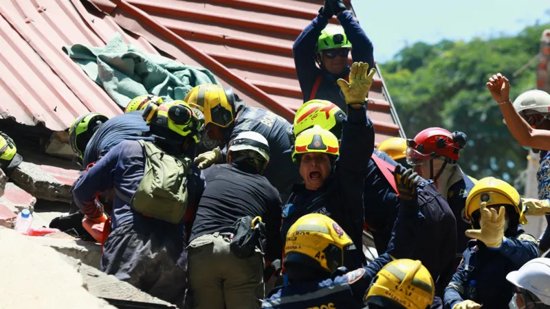 A resident of the Parque Industrial district, which is close to the city's airport, described the shock felt in the region to BBC Mundo a few hours after the earthquake struck Pereira.The city center is unreachable. At least one structure fell in Bolívar Square, the city's principal square. Additionally, there are buildings where trucks and busses are stuck, and many are worried that those buildings may also collapse," he stated.We're all in disbelief. It was truly terrible. Five individuals have died in Manizales, according to Mayor Jorge Eduardo Rojas. In Manizales, sixty structures had either completely or partially fallen. Rojas advised people not to spread chain messages, warning of further earthquakes.