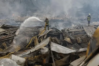The governor of the Tula region of Russia, Dmitry Milyaev, announced on Wednesday that a drone had crashed into a Wildberries warehouse in the area overnight, starting a fire. According to the store, firefighting crews were at the scene and the facility had been evacuated in advance. He stated on Telegram that one person had been hurt and no fatalities had been recorded. Warehouses, particularly those run by Wildberries, have been attacked by Ukraine on several occasions. The latest attacks on warehouses in the Moscow region on Tuesday morning resulted in five fatalities and ten injuries. The previous day, a drone struck a crowded beach in the southern Krasnodar area, killing seven people and injuring fifty-eight more, according to Russian officials.