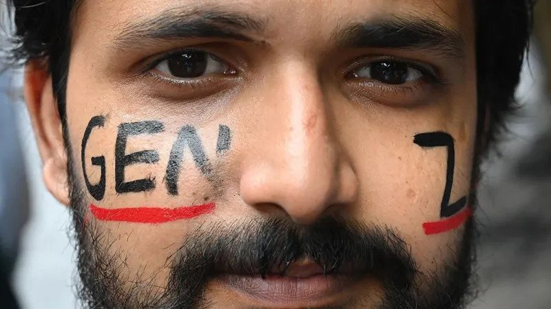 India's white collar job market is changing as AI, slow IT hiring, and stagnant salaries reshape career opportunities.