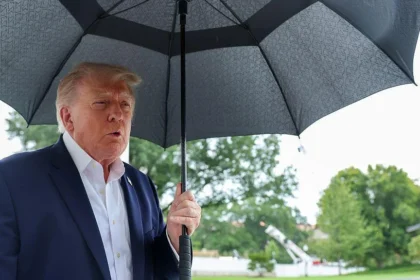 Donald Trump speaks with reporters as the U.S. prepares for an AI meeting with technology leaders.