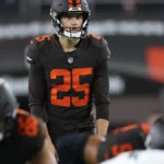 Andre Szmyt kicks the winning field goal during the Browns Steelers game