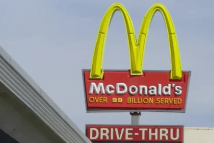 McDonald’s restaurant sign linked to a lawsuit over its AI assisted pricing tool