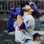 Dodgers players celebrate after defeating the Braves 2 to 1