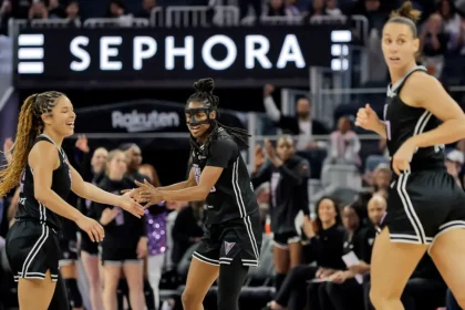 Gabby Williams led the Valkyries with 26 points, including 16 in the second quarter.